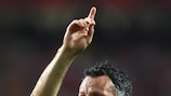 Evergreen Giggs helps United make their point