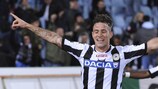 Antonio Floro Flores comemora o golo que confirmou o triunfo da Udinese sobre o Atlético