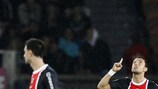 Nenê marcou duas grandes penalidades frente ao Caen e ajudou o Paris Saint-Germain a manter a liderança da Ligue 1