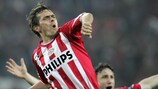 Phillip Cocu, l'actuel entraîneur du PSV, fête un but contre Milan en 2005