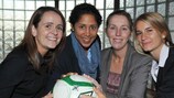 Sara Booth, coordenadora da IFA para o futebol feminino, Steffi Jones, embaixadora da UEFA, Elaine Junk, presidente da NIWFA, e Emily Shaw, coordenador de futebol feminino da UEFA