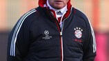 Jupp Heynckes dirige o treino do Bayern na segunda-feira