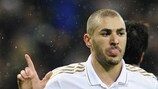 Karim Benzema feiert seine zwei Tore gegen Dinamo