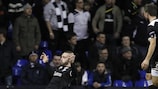 Dimitris Salpingidis (à esquerda) comemora depois de dar vantagem ao PAOK em casa do Tottenham