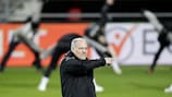 Martin Jol leads a Fulham training session