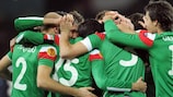 Футболисты "Атлетика" радуются голу в Лиге Европы УЕФА