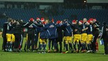 Os jogadores do Salzburgo comemoram de forma original a vitória sobre o Slovan Bratislava