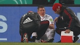 Bastian Schweinsteiger se fait soigner lors du match face à Stuttgart