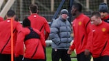 Sir Alex Ferguson watches United training
