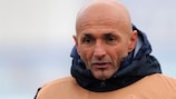 Luciano Spalletti wraps up warm in training on Tuesday