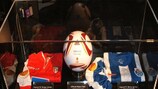 Objectos marcantes da história da competição podem ser vistos nesta exposição itinerante da UEFA Europa League