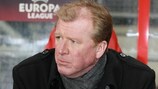 El técnico del Twente Steve McClaren espera que su equipo mantenga la portería a cero ante el Schalke