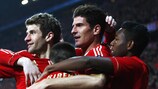 Mario Gomez, Thomas Müller e David Alaba fazem a festa do Bayern