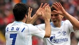 Raúl González y Klaas-Jan Huntelaar celebrando un gol de la Bundesliga