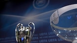 Der Pokal der UEFA Champions League und Lostöpfe