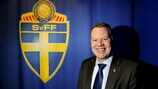 O presidente da Federação Sueca de Futebol, Karl-Erik Nilsson