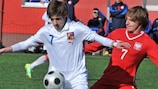Des jeunes en action lors d'un tournoi de développement de l'UEFA en Slovaquie