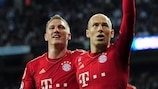 Arjen Robben (à direita), do Bayern, festeja com Bastian Schweinsteiger depois do seu penalty bem-sucedido frente ao Real