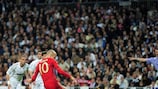 Арьен Роббен забивает пенальти в ворота "Реала" в полуфинале Лиги чемпионов