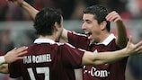 Roy Makaay embraces Mark van Bommel after scoring his record-breaking goal against Madrid
