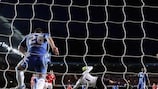 Shaky Chelsea hold off ten-man Benfica
