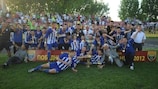 Los jugadores del Renova celebran el título de copa