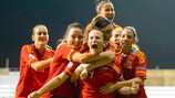 As jogadoras da Espanha festejam o golo marcado por Raquel Pinel