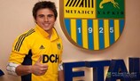 Willian Gomes is all smiles after signing a five-year deal with Metalist