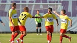 Los jugadores del Dudelange celebran el gol de Aurélien Joachim