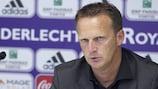 El nuevo entrenador del Anderlecht, John van den Brom, quiere que su equipo reedite el título jugando de manera atractiva
