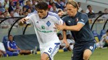 Dynamo midfielder Ognjen Vukojević (left) tries to get past Ruud Vormer in the first leg