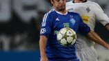 Mönchengladbach's Martin Stranzl vying with Dynamo midfielder Niko Kranjčar last week