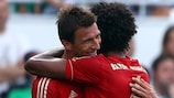 Dante (à direita) quer ajudar o Bayern a conquistar títulos