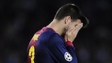 Barcelona's Gerard Piqué leaves the pitch injured during Wednesday's game