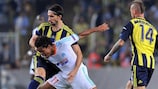 Marseille-Stürmer Loïc Rémy im Zweikmapf mit Hasan Ali Kaldırım