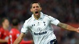 Clint Dempsey celebra su primer gol con la camiseta del Tottenham