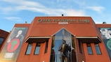 A estátua do antigo treinador Jock Stein figura no exterior de Celtic Park