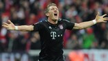 Bastian Schweinsteiger festeja o golo inaugural