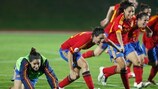 Las jugadoras de España celebran su victoria en el play-off