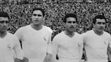 Rafael Lesmes (centre) lines up with Madrid ahead of the 1957 European Champion Clubs' Cup final