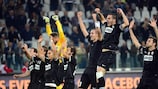 Los jugadores de la Juventus celebran su victoria tras el pitido final