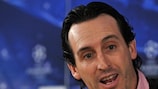 Unai Emery gets his point across during the Spartak press conference