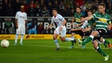 Filip Daems marca, de penalty, o primeiro golo do Borussia Mönchengladbach no triunfo sobre o Marselha