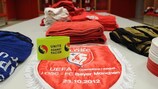 La fascia di capitano 'Unite Against Racism' nello spogliatoio del LOSC Lille prima della partita di UEFA Champions League contro l'FC Bayern München