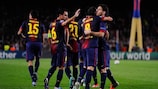 Andrés Iniesta lidera os festejos depois do empate do Barcelona