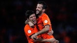 Zwei Bundesliga-Akteure brachten die Oranje auf die Siegerstraße: Klaas-Jan Huntelaar und Rafael van der Vaart