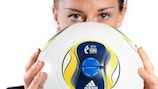 A bola oficial adidas do EURO Feminino de 2013
