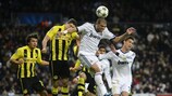 Robert Lewandowski luta com Pepe no jogo em Madrid