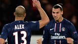 Alex celebra con Zlatan Ibrahimović su gol