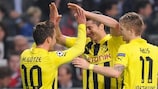 Robert Lewandowski, Mario Götze y Marco Reus celebran uno de los goles del Borussia Dortmund.